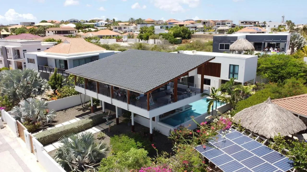 Hakuna Matata Jan Thiel 0*,  Curaçao